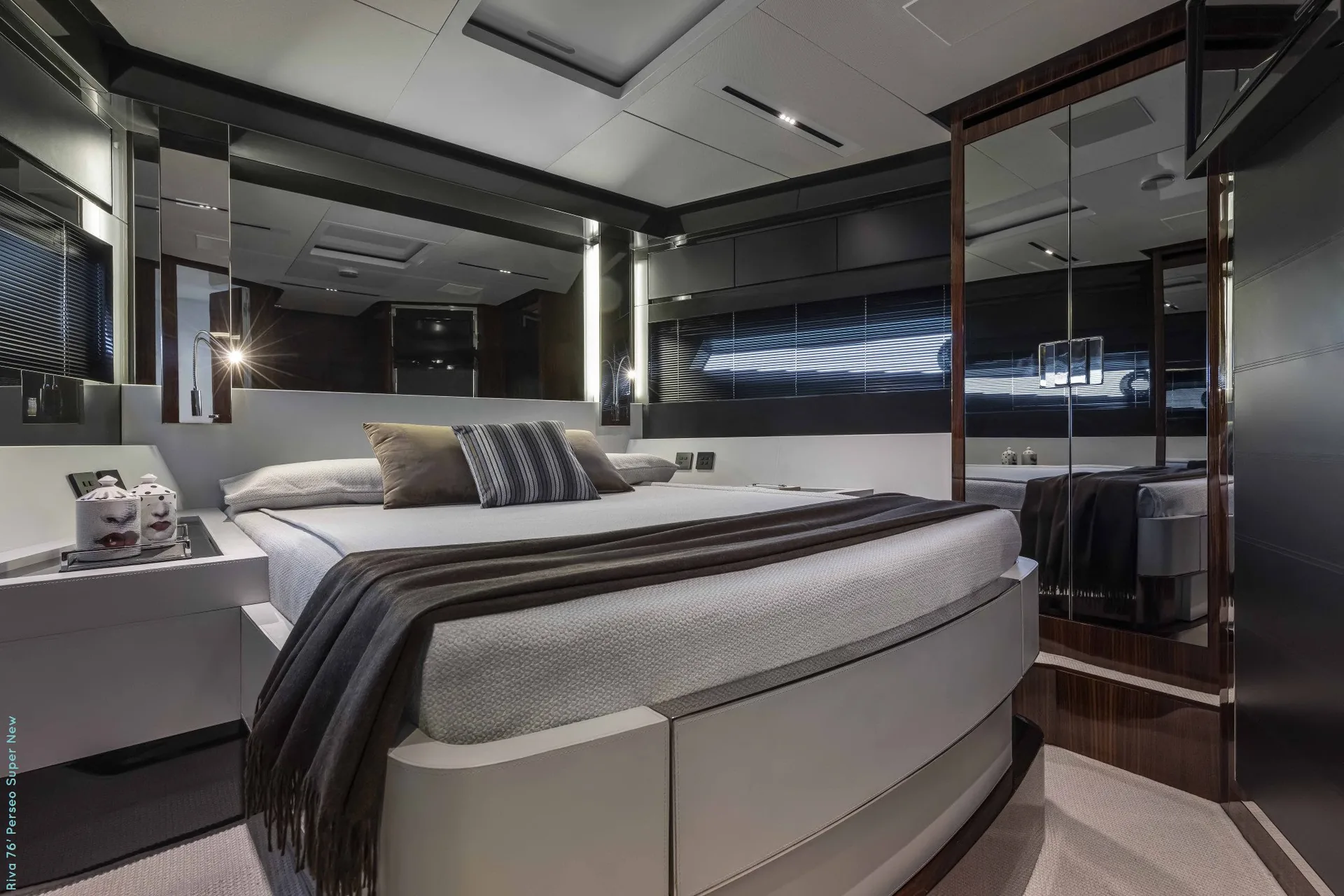Riva 76 - photo 12 yacht charter Mykonos