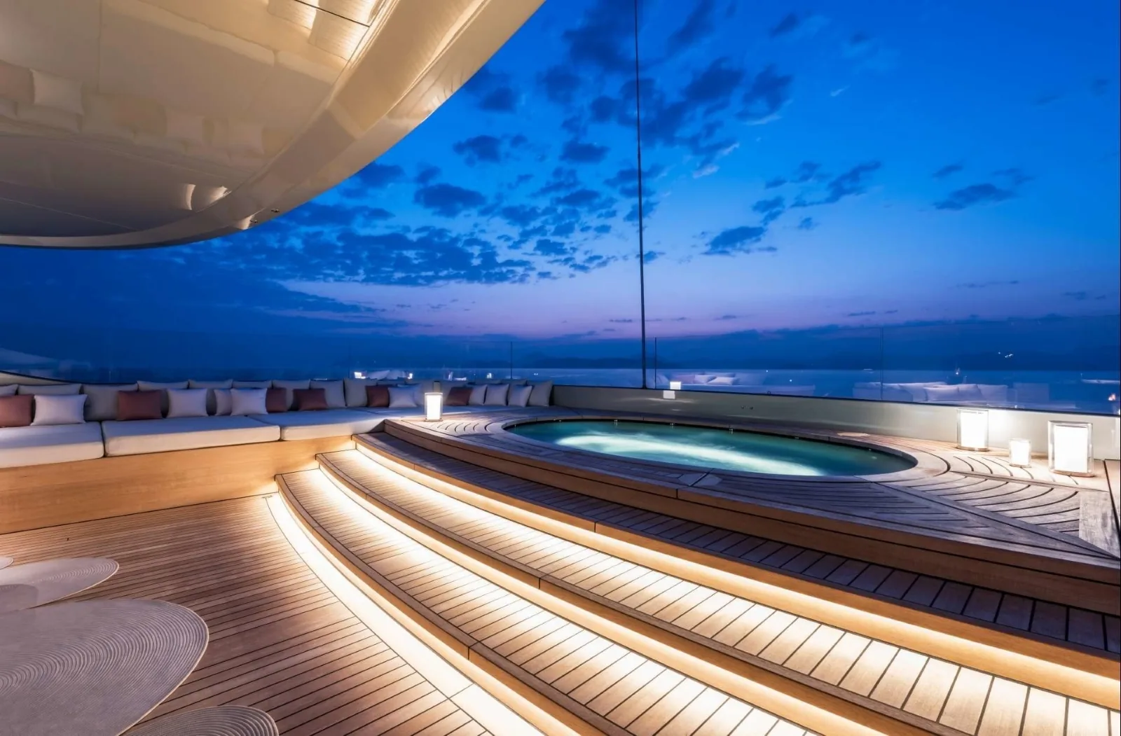 SAVANNAH - photo 13 yacht charter Mykonos