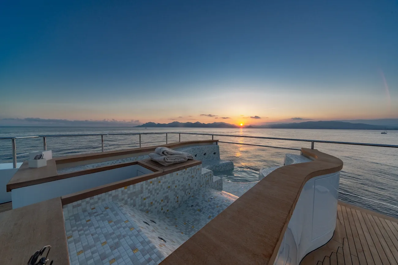 SILVER FOX - photo 14 yacht charter Mykonos
