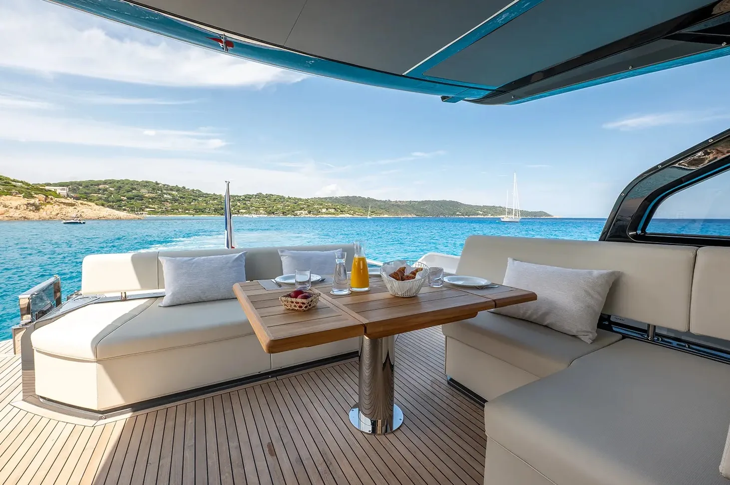SUNSEEKER PREDATOR 65 - photo 4 yacht charter Mykonos