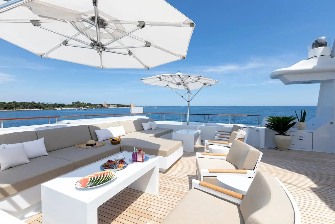 TREEHOUSE - photo 11 yacht charter Mykonos