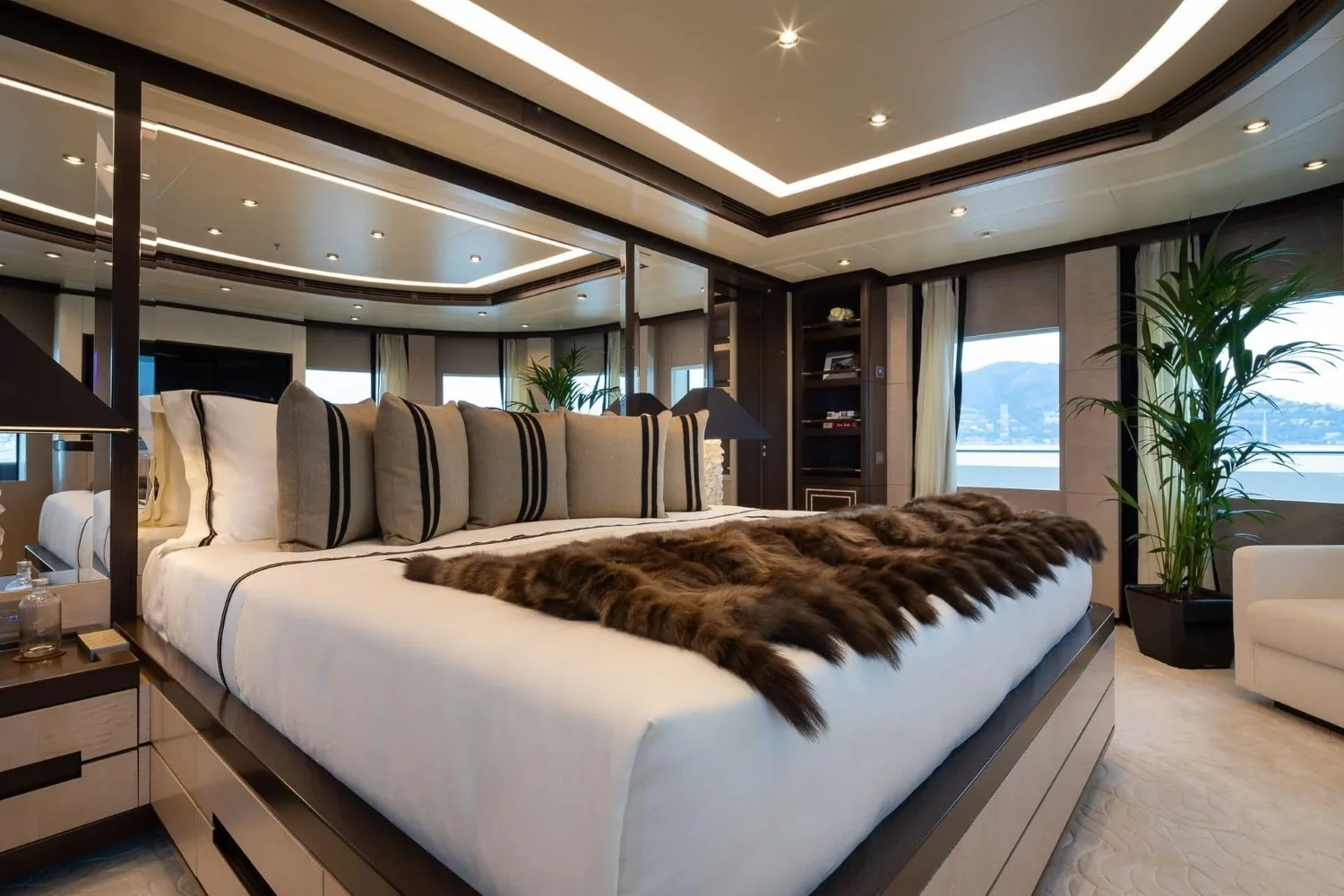 TRIUMPH - photo 39 yacht charter Mykonos