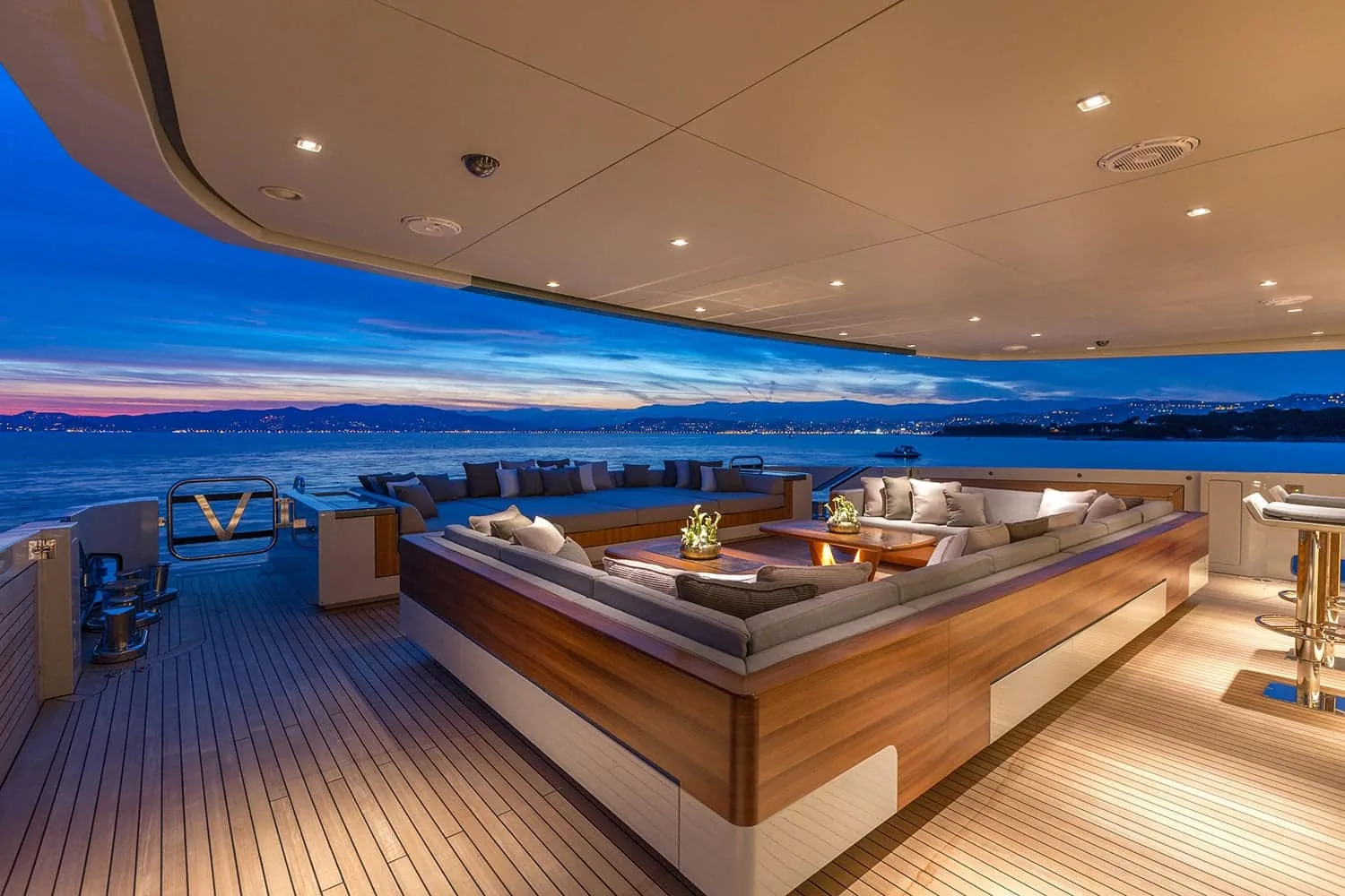 VERTIGE - photo 26 yacht charter Mykonos