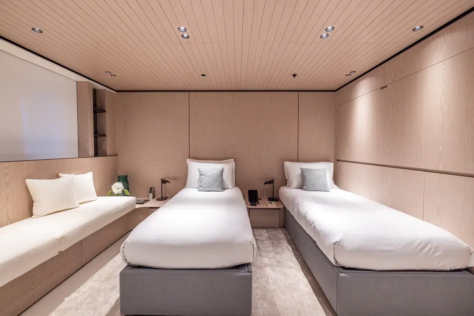 VIRTUOSITY - photo 43 yacht charter Mykonos